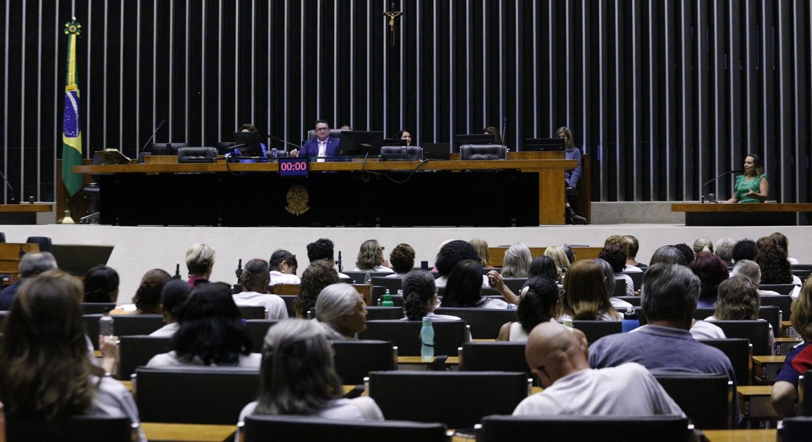 Educação Sem Idade: Programa UniSER é Homenageado na Câmara dos Deputados e Propõe Revolução no Ensino para Idosos