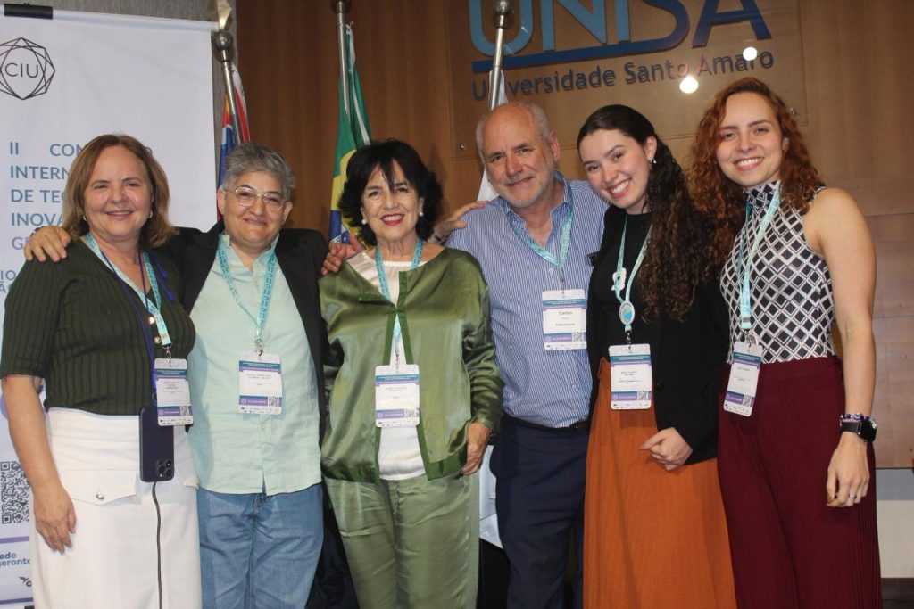 Departamento de Saúde e Desenvolvimento Comunitário da UDLA participa de congresso internacional sobre inovação e longevidade em São Paulo