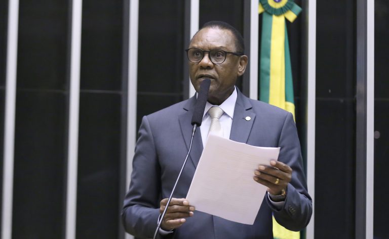 Deputados aprovam programa nacional de conscientização e prevenção ao etarismo